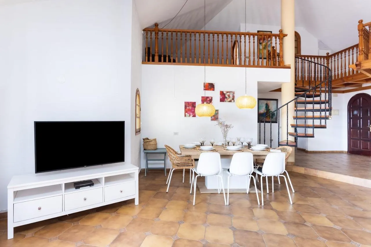 Casa Platano: Oceanview Oasis with Private Pool and Family-Friendly Amenities Villa Poris de Abona