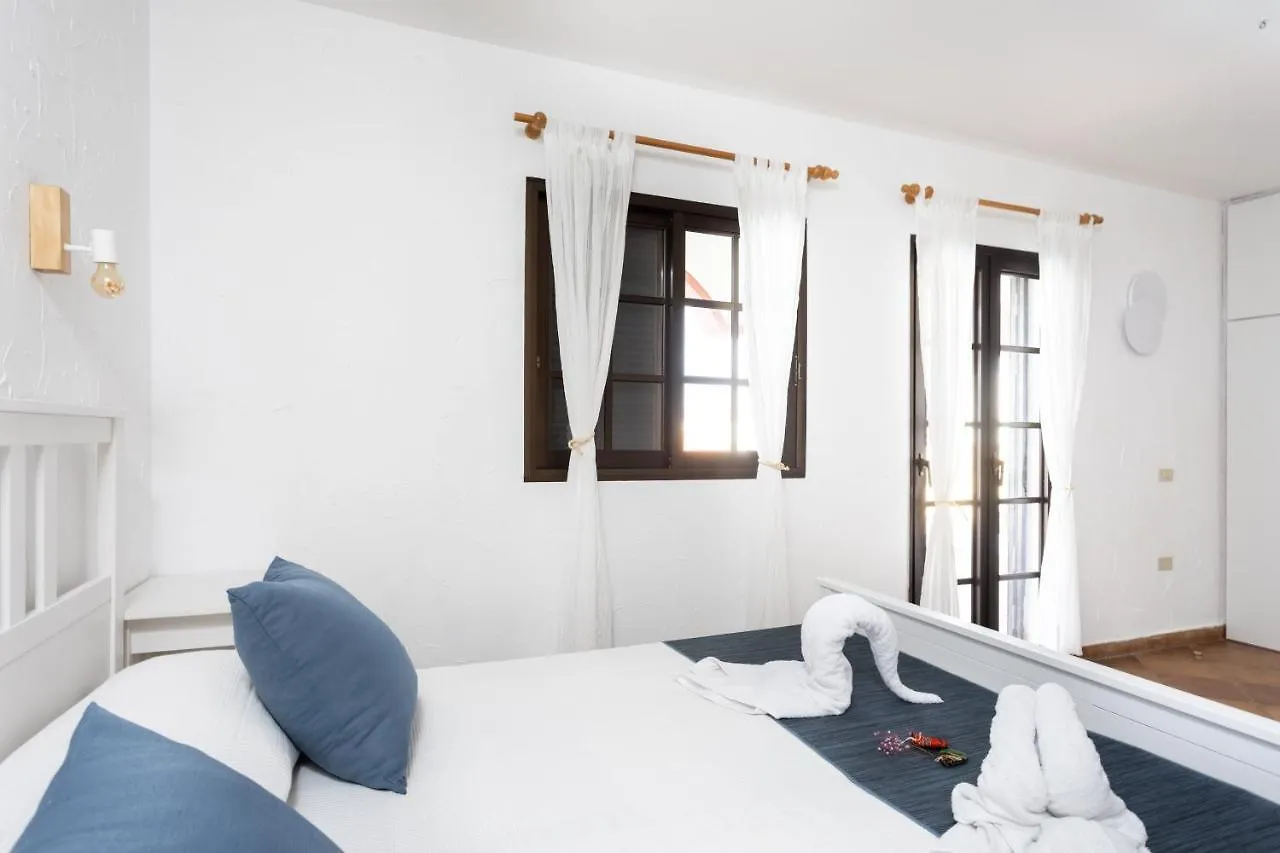 Casa Platano: Oceanview Oasis with Private Pool and Family-Friendly Amenities Villa Poris de Abona