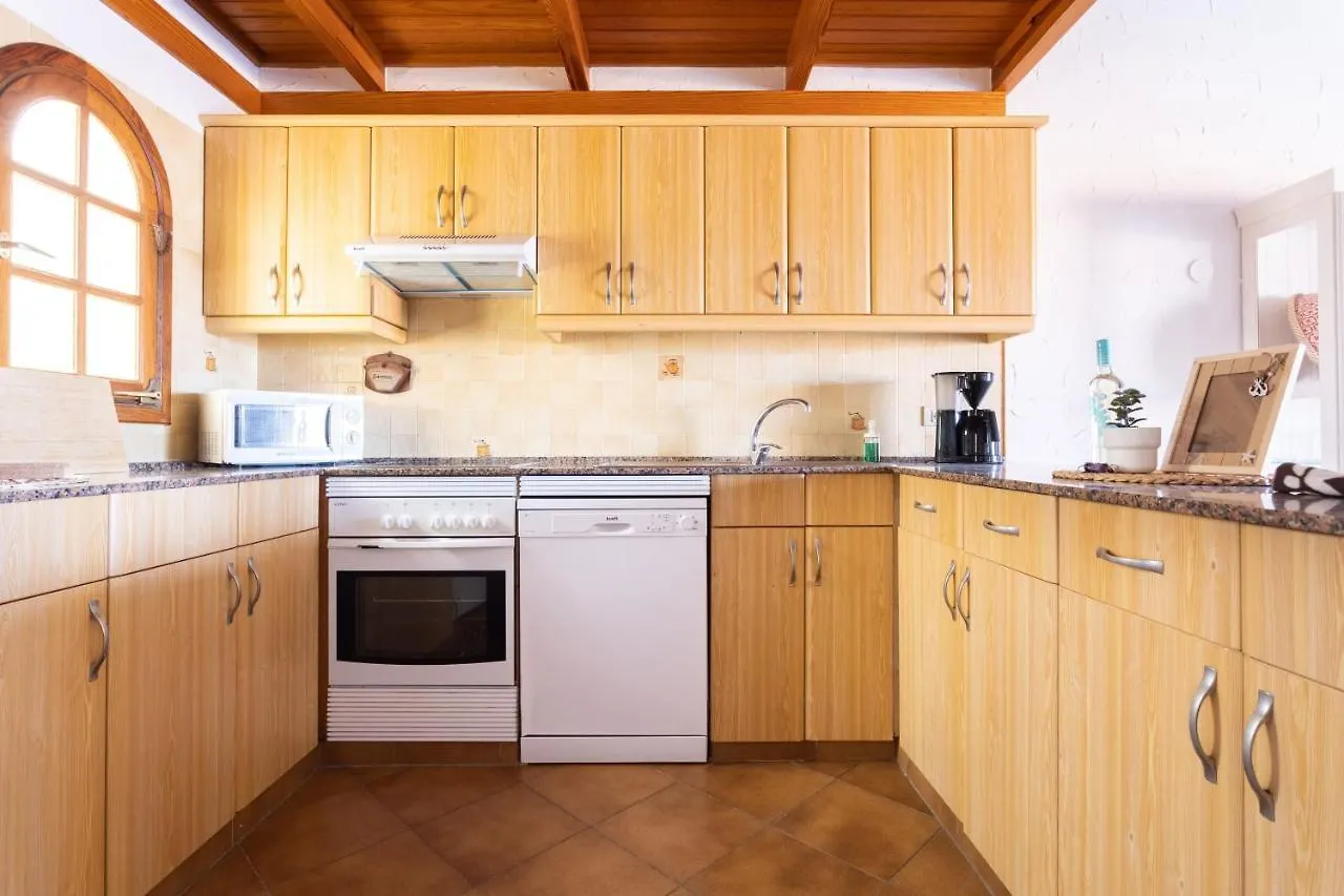 Casa Platano: Oceanview Oasis with Private Pool and Family-Friendly Amenities Villa Poris de Abona