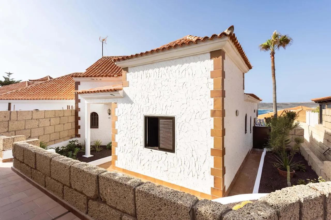Casa Platano: Oceanview Oasis with Private Pool and Family-Friendly Amenities Villa Poris de Abona