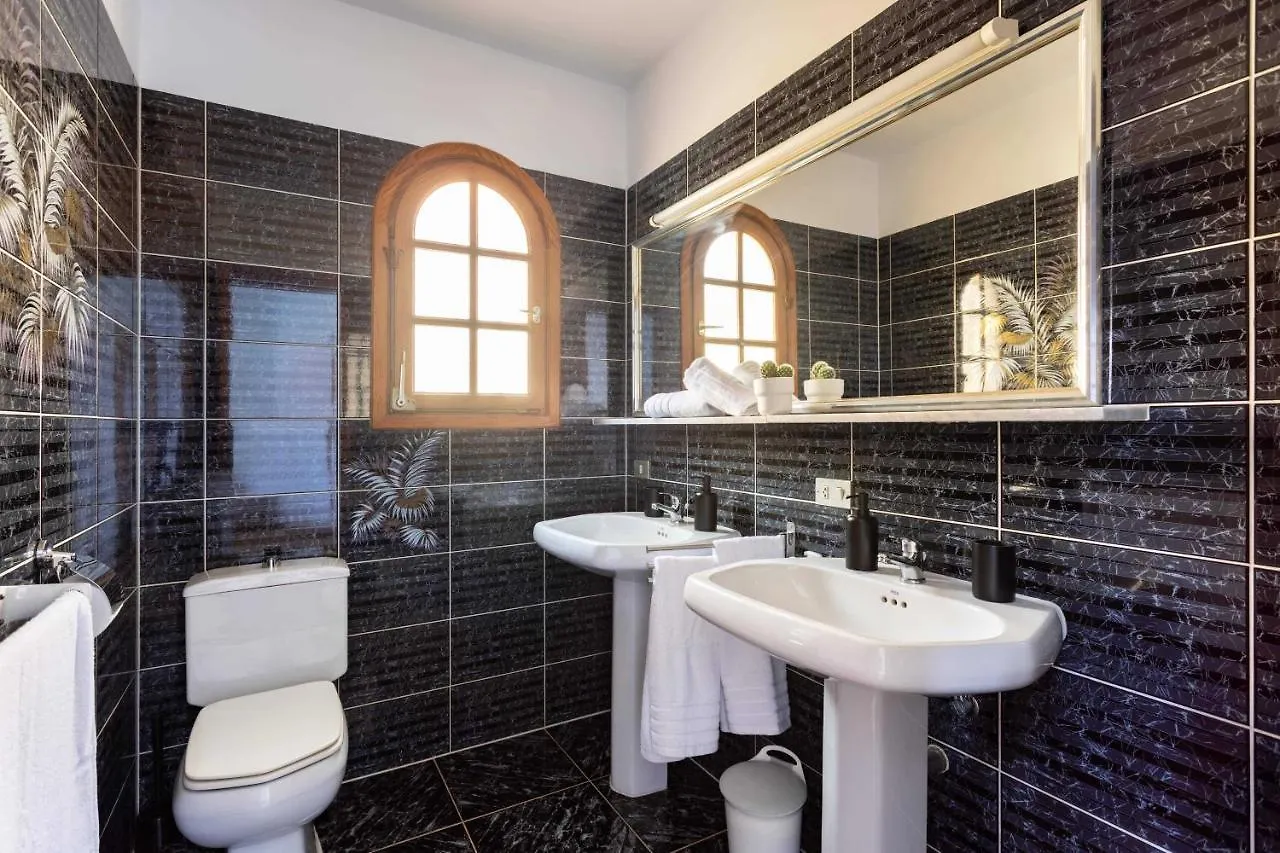 Casa Platano: Oceanview Oasis with Private Pool and Family-Friendly Amenities Villa Poris de Abona
