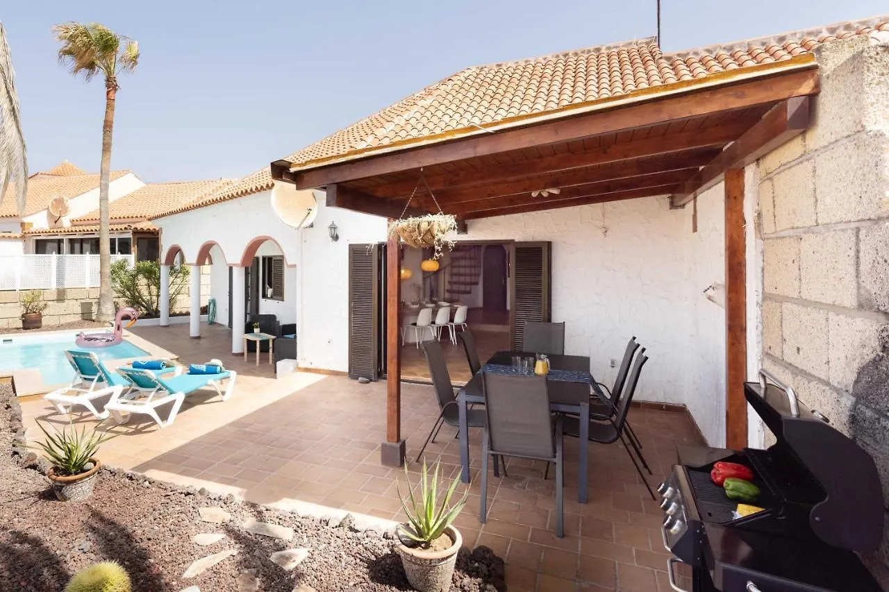 Casa Platano: Oceanview Oasis with Private Pool and Family-Friendly Amenities Villa Poris de Abona